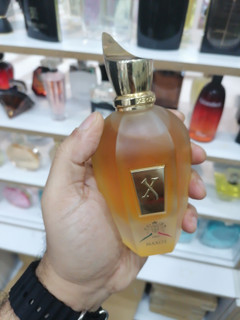 عطر ادکلن مردانه زنانه زرجُف / زرژف ناکسوس هاردباکس، مَسترکوالیتی سفارش اروپا بشرط استعلام بارکد و بچ کد، xerjoff Naxos